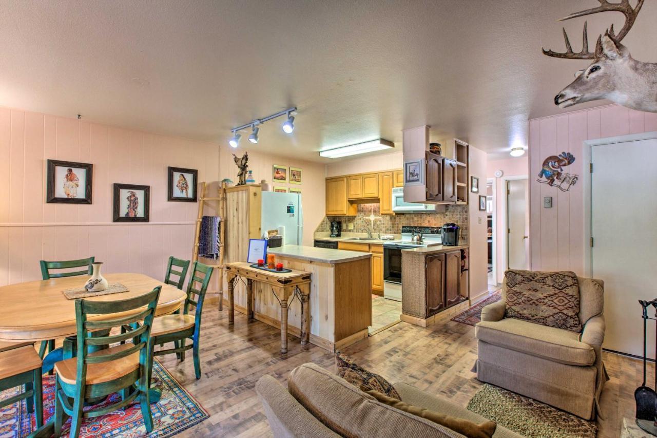 Red River Ski Condo On Main St - Mtn View! المظهر الخارجي الصورة